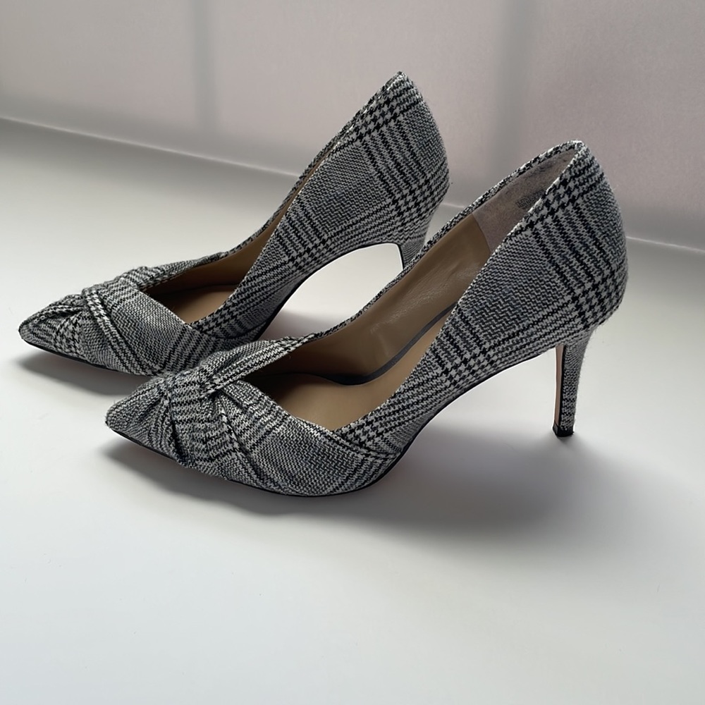 💜SZ 8M Ann Taylor heels, black/grey/white/blue💜